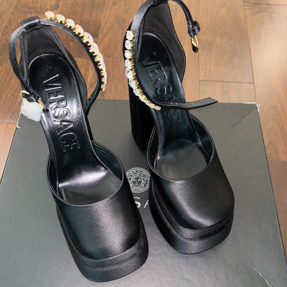 Never Worn NWB Versace Medusa Aevitas Black Satin Platform Pumps(US 6.5/EU 36.5)